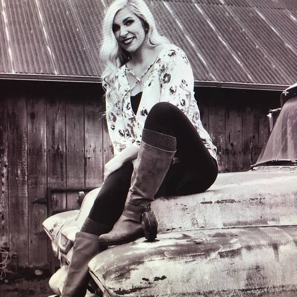 Meet your Posher, Miranda - Picture 1 of 1